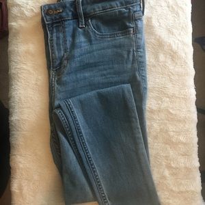 Hollister mid rise super skinny jeans NWOT